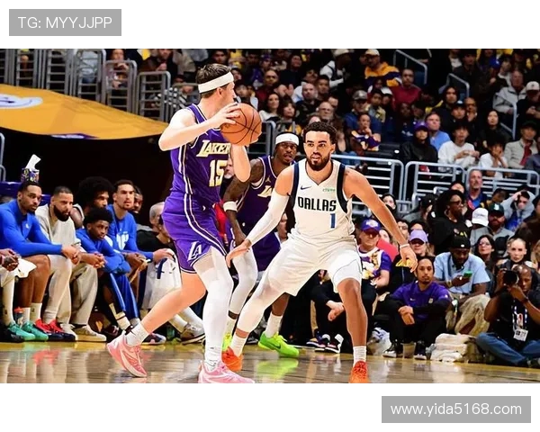 泰山27号与上海申花在康桥足球基地展开热身赛精彩对决